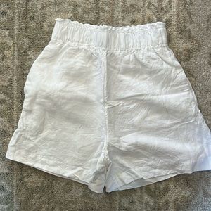 White linen blend shorts from H&M